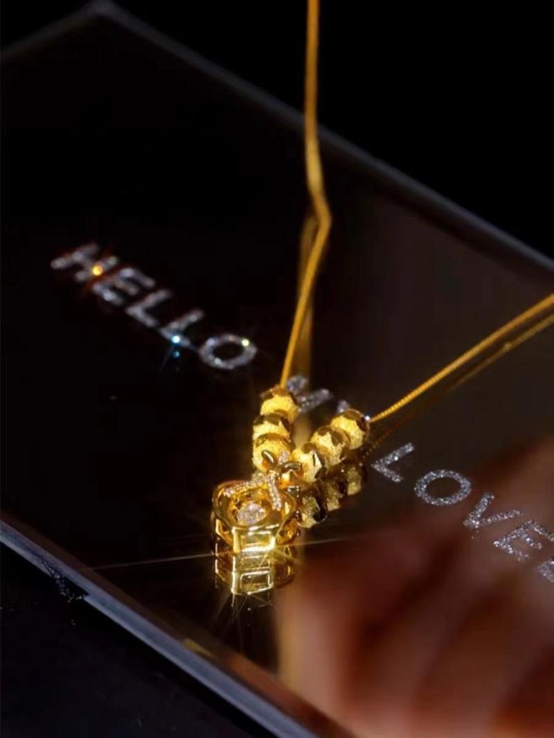 Product Introduction of Lucky Bag Dynamic Necklace for Women, Niche Design, Internet Celebrity Versatile Gold-Plated Transfer Bead Pendant Clavicle Chain New Jewelry 4