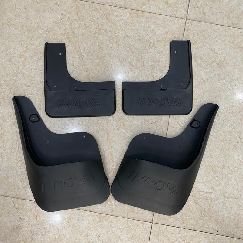 Bộ 4 Chắn Bùn Nhựa Dẻo Xe Toyota Innova 2006 đến 2021 kèm ốc vít  lắp vừa form xe, lắp đặt dễ dàng tại nhà 2