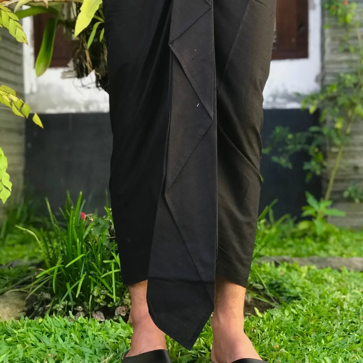 Kamen Hitam Bahan Katun