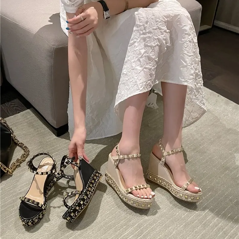 Chân mỏng, gây Lùi Size Sandal Nữ Đế Xuồng Cói Đinh Tán Thời Trang Dép Giày