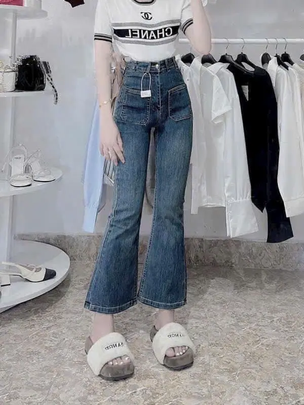 mẫu quần ống loe jean hot nhât năm 2025