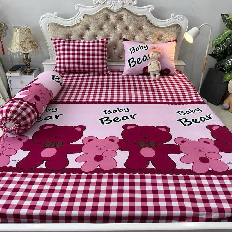 [BÔNG BÉDDING] ́Bộ Ga Gối Thun Hàn Quốc Chất Vải Mềm Mịn Mát, Mẫu GẤU BEAR CARO HỒNG  (gồm 4 món: 1 ga bo chun, 2 vỏ gối nằm, 1 vỏ gối ôm dây rút)