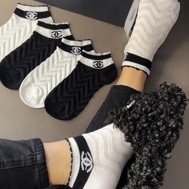 Product Introduction of Women's Socks Spring Summer Thin Solid Color Lace Boat Socks Low Cut Short Tube Girls Socks Ins Pure Cotton Breathable Trendy 4
