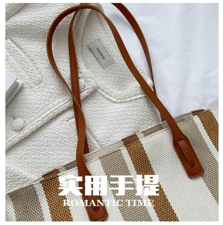 Product Introduction of Túi Vải Bố, Dung Lượng Lớn, Dành Cho Nữ, Túi Tote Thời Trang Người Nổi Tiếng Trên Internet Phổ Biến Mới 2024, Thích Hợp Đi Làm Và Đi Làm, Túi Đeo Vai Lớn 1
