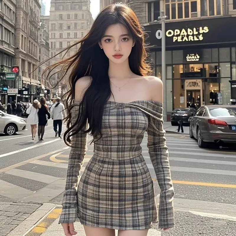 Váy Ngắn Đi Lại, Thiết Kế Độc Đáo Mới Mùa Đông, Kiểu Trễ Vai, Phong Cách Cô Gái Nóng Bỏng, Cổ Điển Và Thanh Lịch, Váy Kẻ Sọc, Thích Hợp Cho Nữ