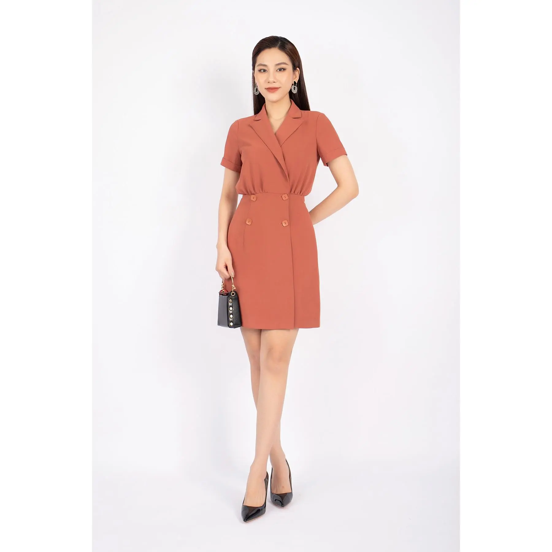 FDC33483 - Đầm công sở vải lụa dáng A cổ 2 ve eo tạo nhún chân váy vạt lệch phối khuy - PANTIO Nữ Women