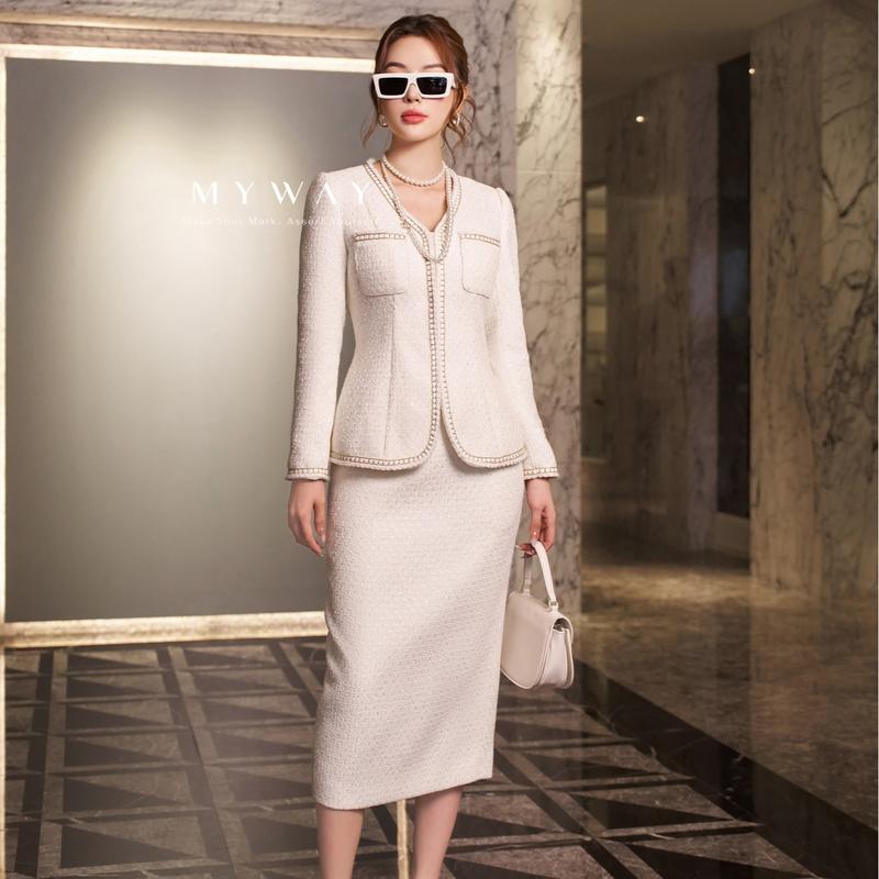  Áo Vest Chiết Eo Cổ Phối Viền Điệu Đà Chân Váy Ôm Công Sở Nữ Dạ Tweed Thanh Lịch MYWAY 3MVB0236W - 3MCOB250W 