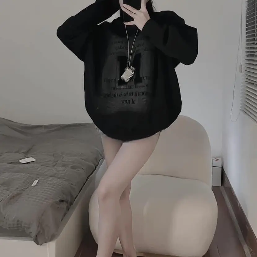 Áo nỉ chữ M