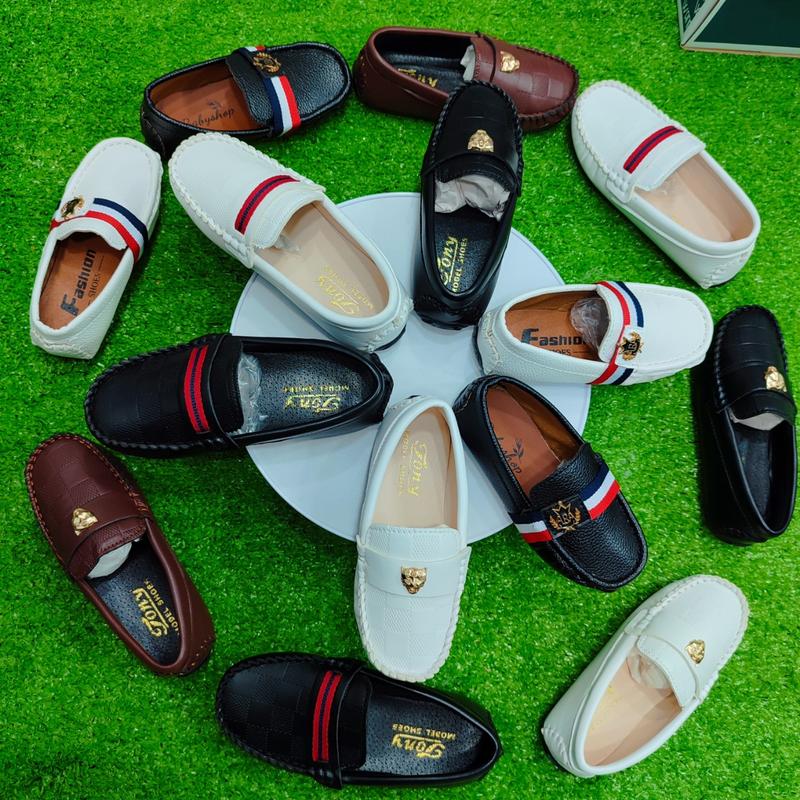 Giày lười bé trai mẫu mới đẹp cho bé từ 1 đên 9 tuổi có những mẫu đẹp để ba mẹ lựa chọn Đen M size 21 đến 35