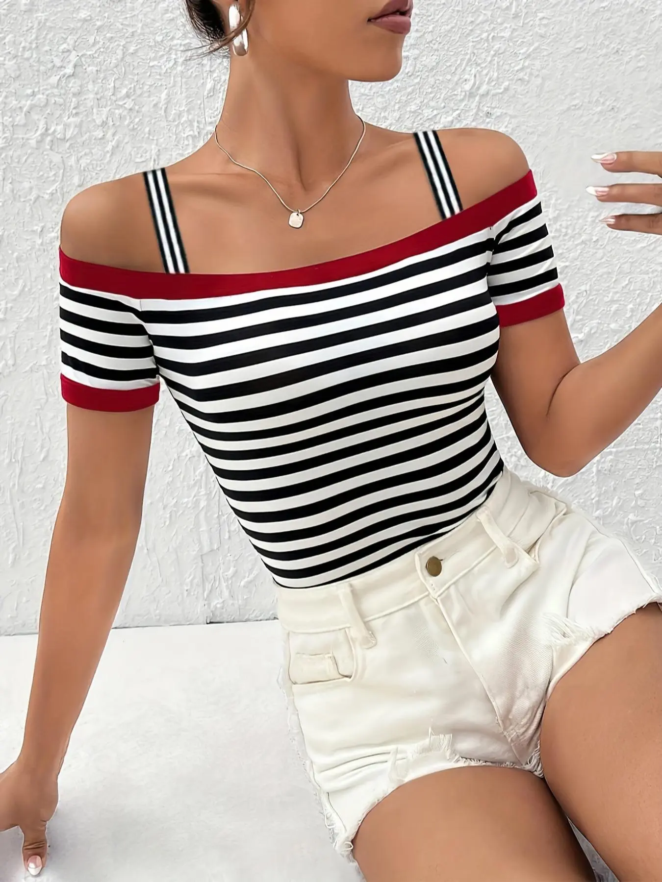Women's Striped Print Cold Shoulder Tee, Casual T-shirt for Daily Wear, Ladies Clothes for All Seasons