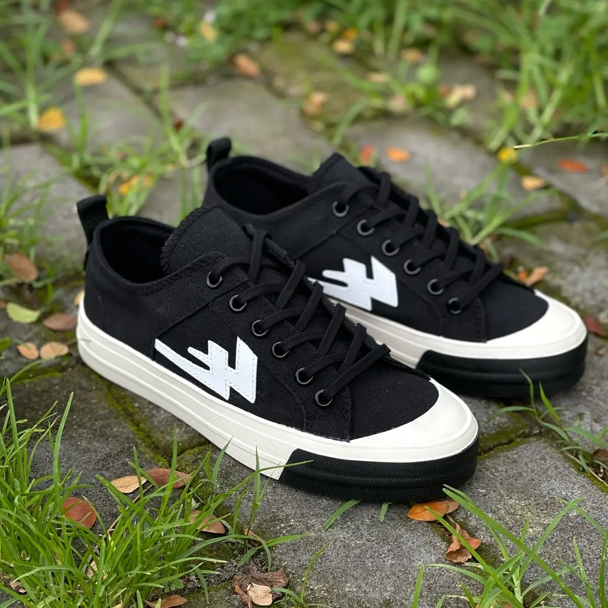 Sepatu Sneakers Pria Wanita Aekoshoes Two Years Black In White Produk Lokal Indonesia