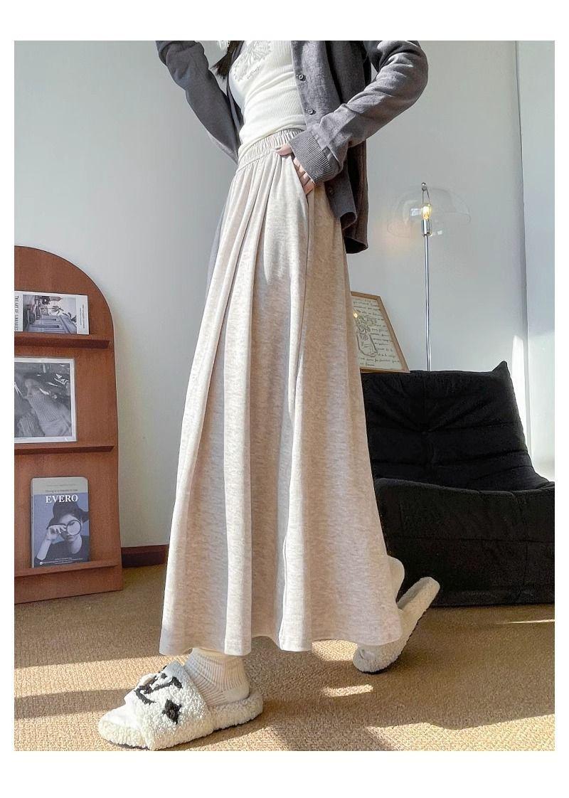 Product Introduction of Women's Skirt Autumn and Winter New A- line Skirt Small Elastic High Waist Drooping Skirt Design Slim Ins Fashion 21