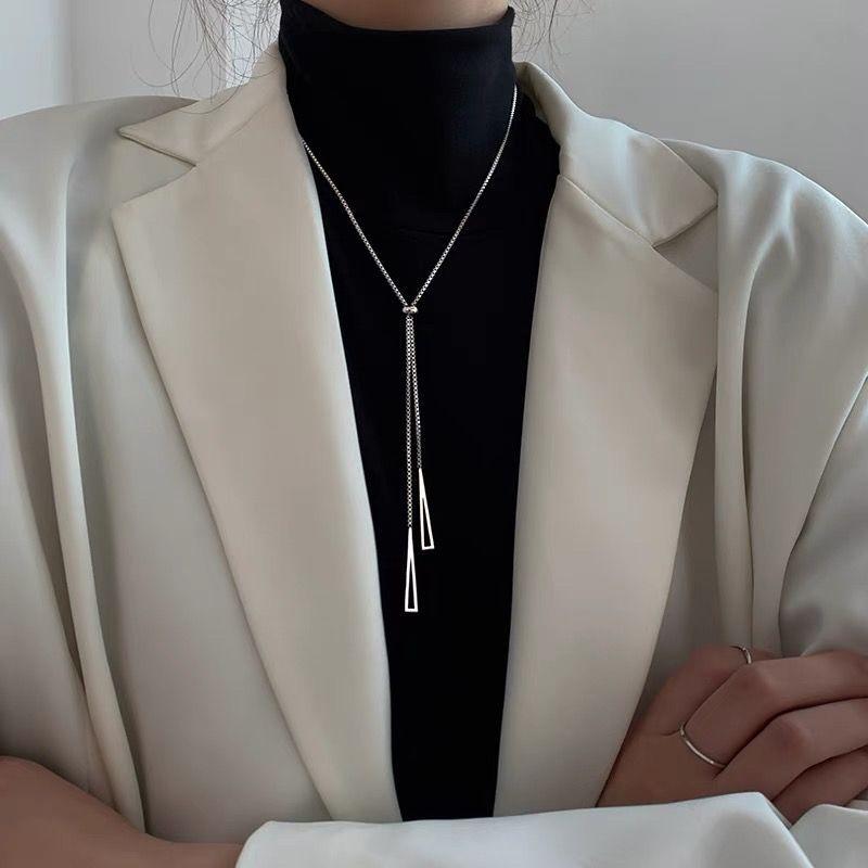 Product Introduction of Stylish Adjustable Necklace with Geometric Pendant Simple Fashionable Design Perfect for Everyday Wear and Special Occasions Quality Choker Chain Elegant Pull-Out Design Ideal Gift for Women 14