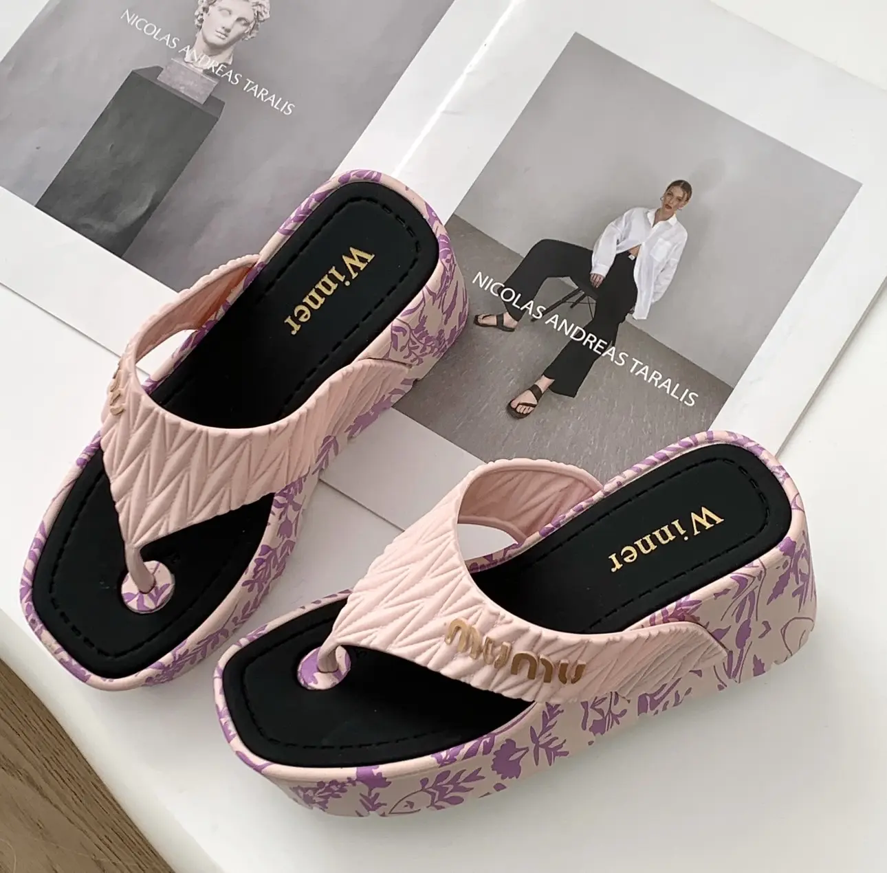 cacashoeรองเท้าเเตะพื้นนิ่ม  แฟชั่นรองเท้าผู้หญิง เสริมส้น ฮิตที่สุดX-8822
