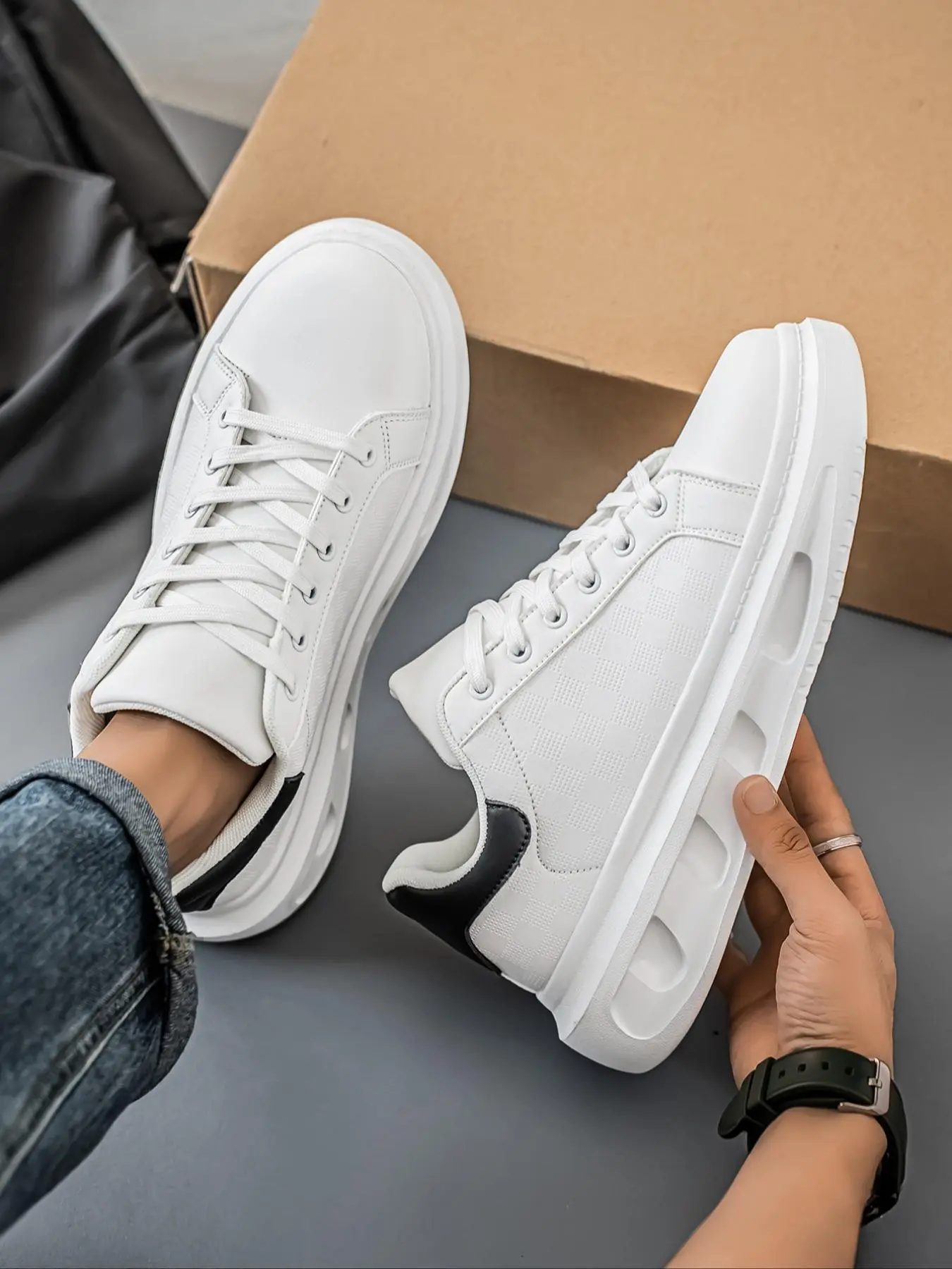 Men's Fashionable Lace Up Low Top Sneakers, Casual Comfortable Breathable Sports Shoes, Male All-match Round Toe Chunky Sneakers for Daily Life