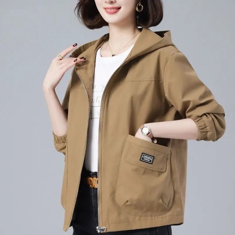 Áo khoác có mũ trùm đầu cho mẹ, dành cho phụ nữ, thích hợp cho mùa xuân và mùa thu, hàng mới về 2024, cỡ lớn, Phong cách Thường Ngày dễ phối đồ Dáng Rộng rãi, thích hợp cho phụ nữ Trung Người Già và Cao Tuổi