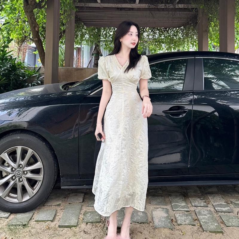 Váy tơ thêu màu BE cổ phối ren tay bồng có dây buộc eo sau