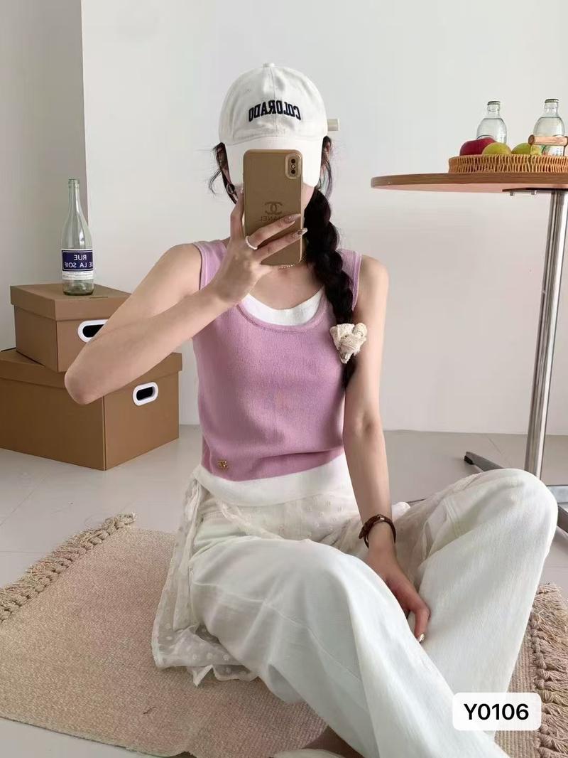 Product Introduction of Unique design sense color contrast two-piece U-neck camisole dresses back in stock in summer 2025, slim fit undershirts for women. 6