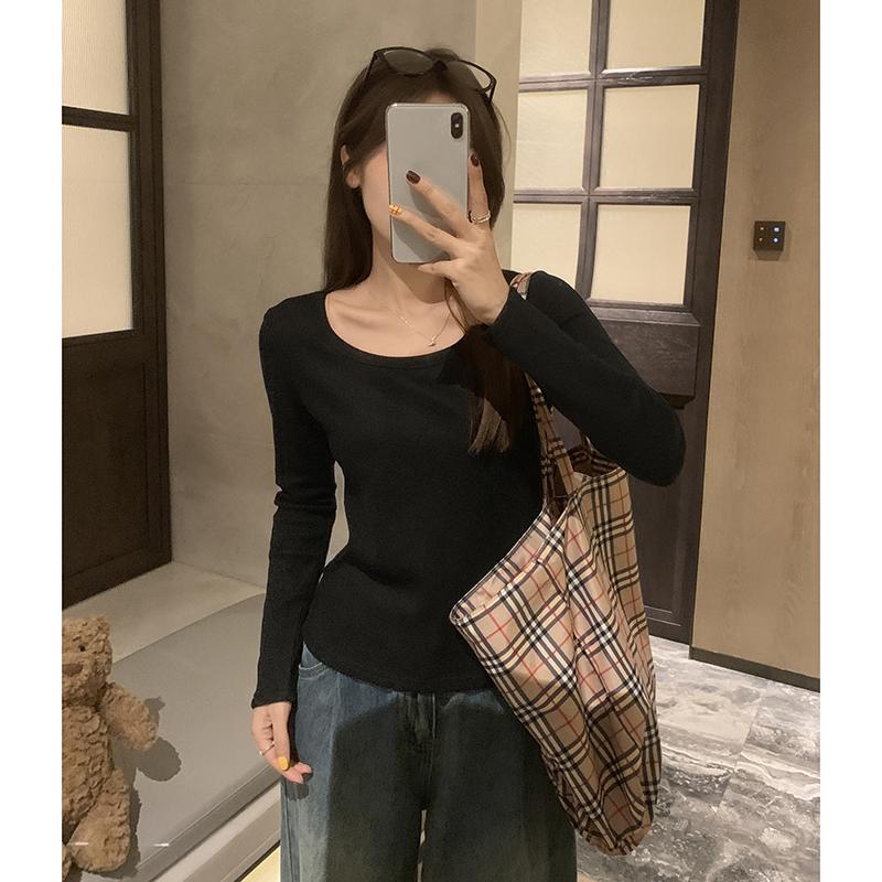 Product Introduction of Women's Basic Style U-Collar Integrated Composite Velvet Bottoming Shirt Autumn and Winter Wild Slim-Fit Thickened Long-Sleeved Top 23