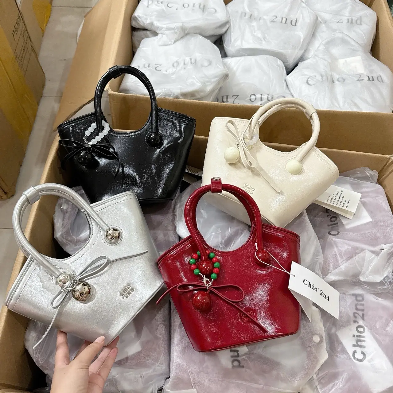 0309# Túi Chio2nd tote kèm chaẩm nhiều màu
