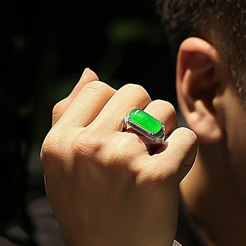 Product Introduction of S925 Silver Plated Imitation Natural Chalcedony Men's Ice-like Full Green Saddle Ring Refined Stylish and Versatile 1
