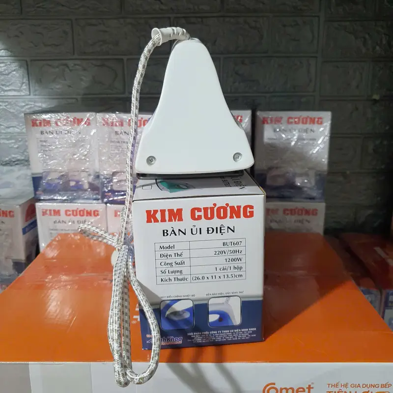 Bàn Ủi Khô Kim Cương KC-T607, Công Suất 1200W, Bàn Là Tiện Dụng và Bền Bỉ 5