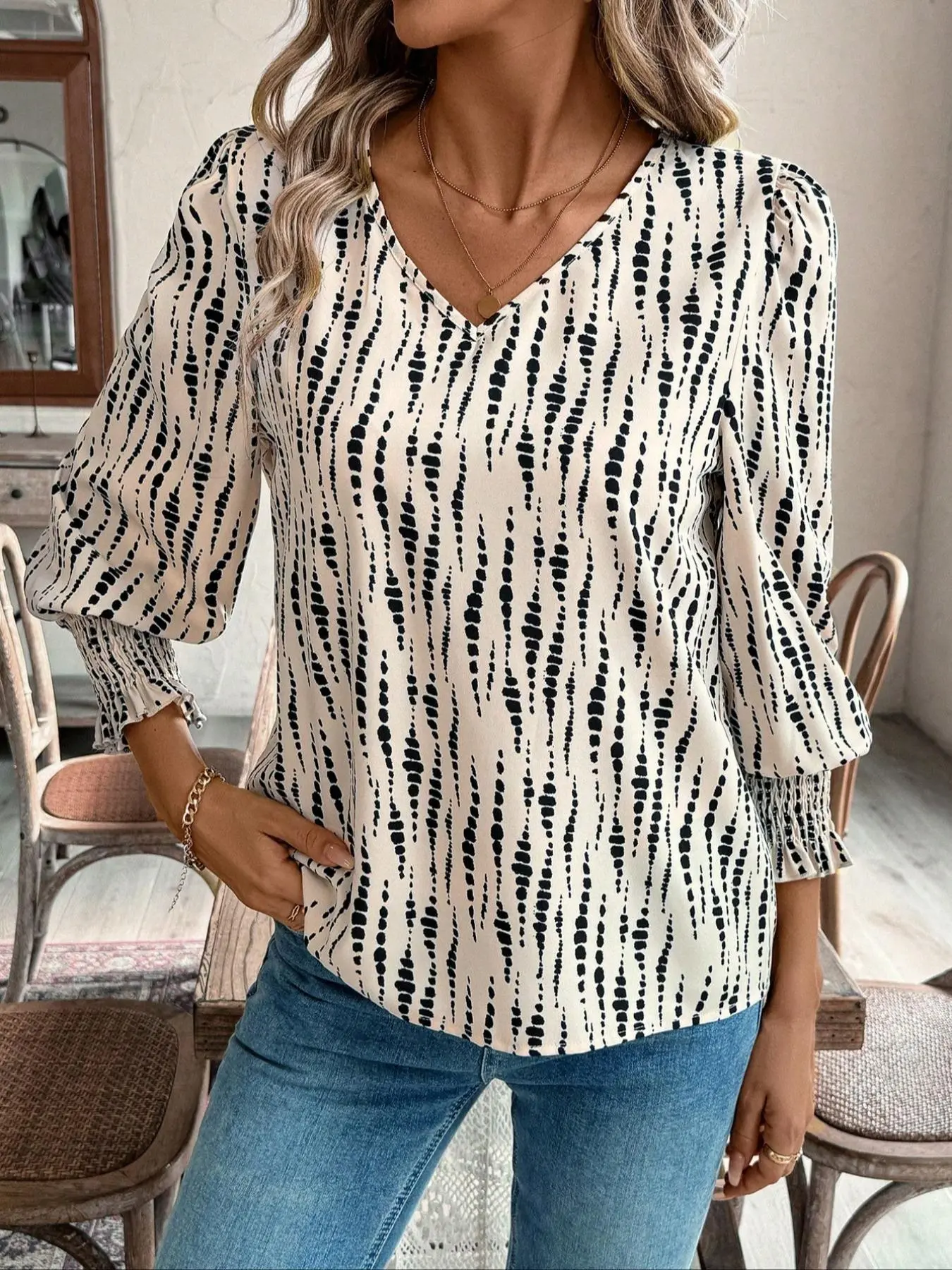 Women's All Over Print Blouse, Elegant V Neck Long Sleeve Top for Daily Wear, Ladies Clothes for All Seasons