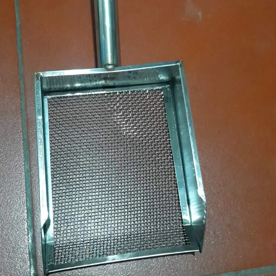 Sàng phân, sàng cát chuồng gà