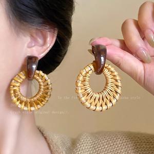 Khuyên Tai Vòng Dệt Cỏ Mây Bằng Gỗ, Dành Cho Phụ Nữ, Phong Cách Kỳ Nghỉ Bohemian Mới 2025, Bông Tai Đinh tán Bó Sát Khuôn Mặt Phóng Đại