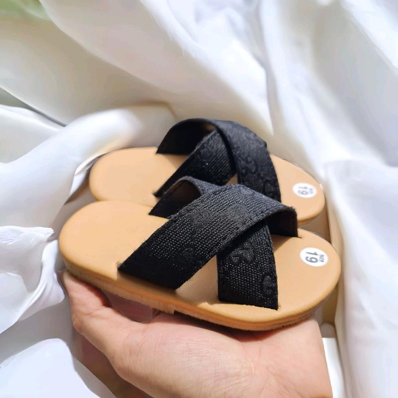 Dép lê quai chéo chất vải dù cho bé trai hai màu siêu đẹp màu đen quai siêu mềm