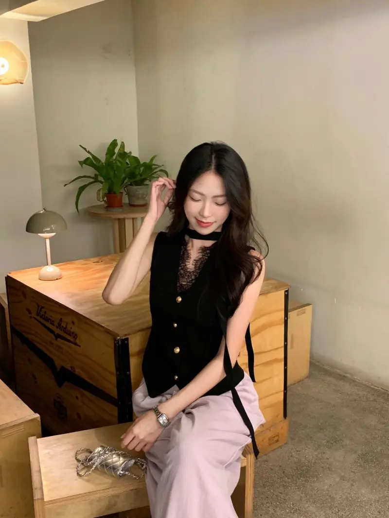 Product Introduction of Áo Ba Lỗ Dệt Kim Cổ Chữ V, Trang Trí Ren Kiểu Pháp, Không Tay, Áo Cơ Sở, Để Lớp Nếp Nữ Women Top Denim 5