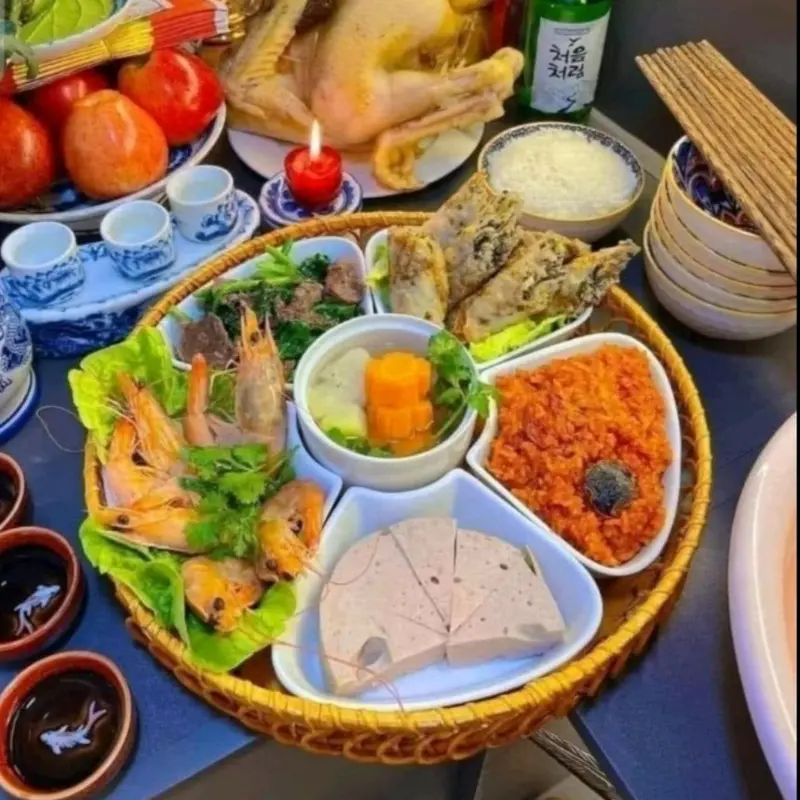 Bộ bát đĩa hình hoa mai 5 cánh nhựa phíp trắng bóng bao gồm 5 đĩa cánh hoa 1 bát, 1 khay nhựa giả mây tre đan bộ  bát 5