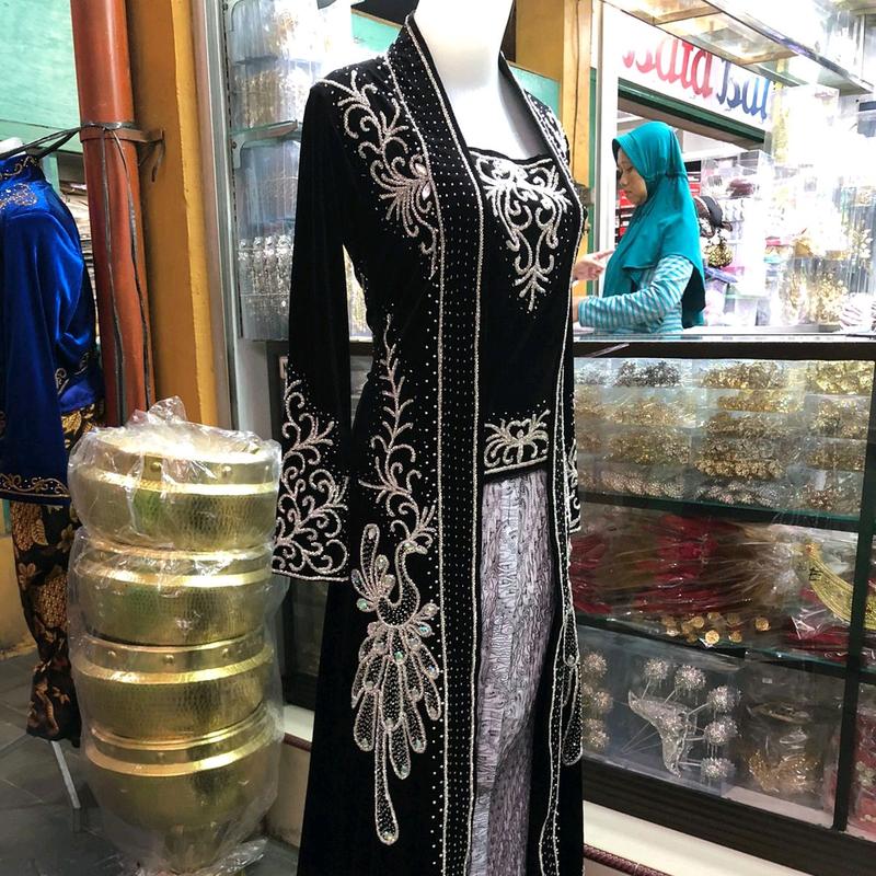 kebaya pengantin bludru merak Gaun Wanita 7