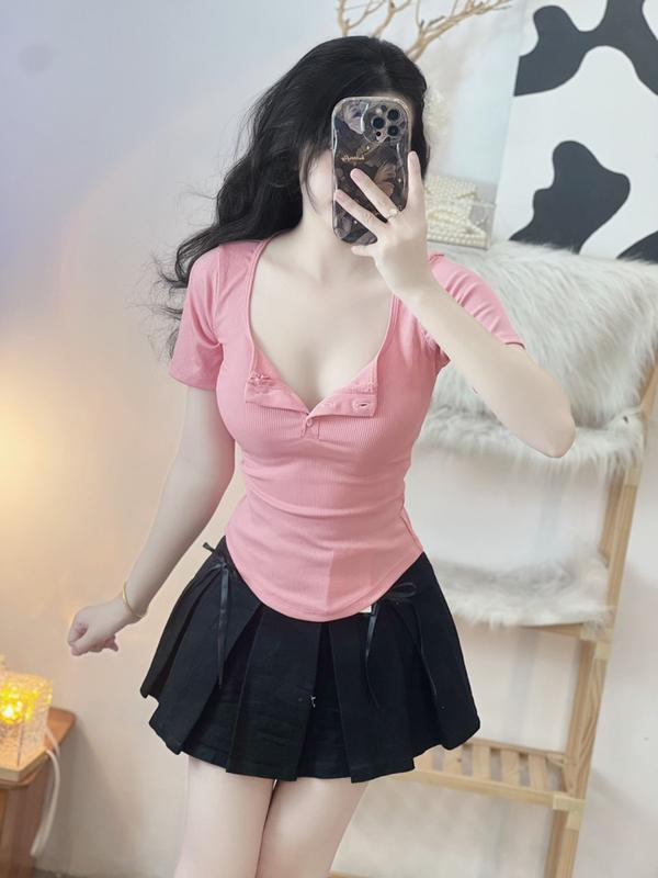  Áo thun cổ vuông nút bấm vạt bầu ôm dáng 