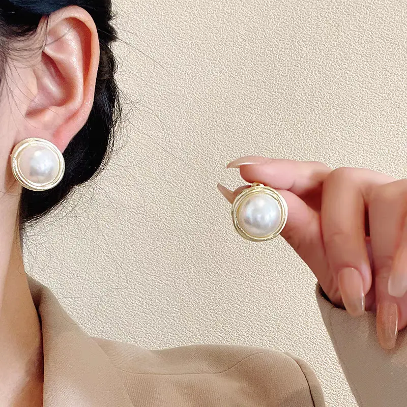 French retro Hepburn pearl earrings elegant Delicate earring High quality earing Fashion women gift