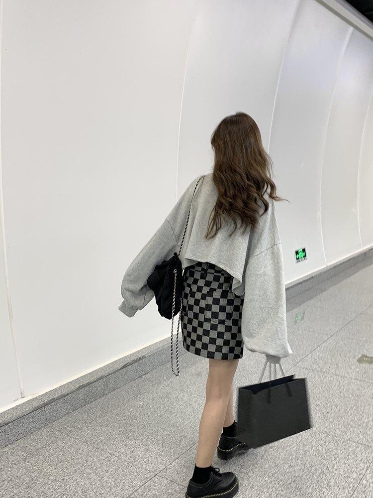 Product Introduction of เสื้อสเวตเตอร์คอกลมแขนยาวผู้หญิงสีทึบ, สไตล์สปอร์ต, แฟชั่นสไตล์ไฮสตรีท, ทรงหลวม, อเนกประสงค์, เสื้อกั๊กสลิง, เหมาะสำหรับฤดูใบไม้ผลิและฤดูร้อน, ปี 2024 13