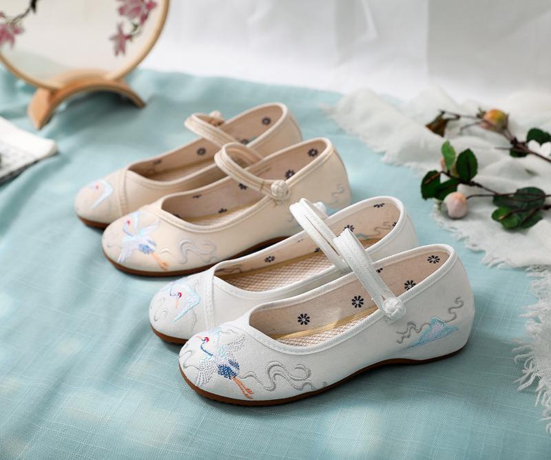 Product Introduction of Embroidered Shoes Old Beijing Cloth Shoes Ancient Style anora  shoes jumbo  flat 1