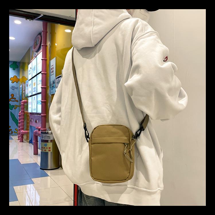 Product Introduction of túi Messenger Dành Cho Nam Giới, Thương Hiệu Thời Trang Mới 2024, Phong Cách Thường Ngày Và Đơn Giản, Túi Đựng Điện Thoại Di Động Túi Đeo Vai Nhỏ Thích Hợp Cho Nam Giới, Phong Cách Ins, Ba Lô, Túi Đeo Vai Nữ 16