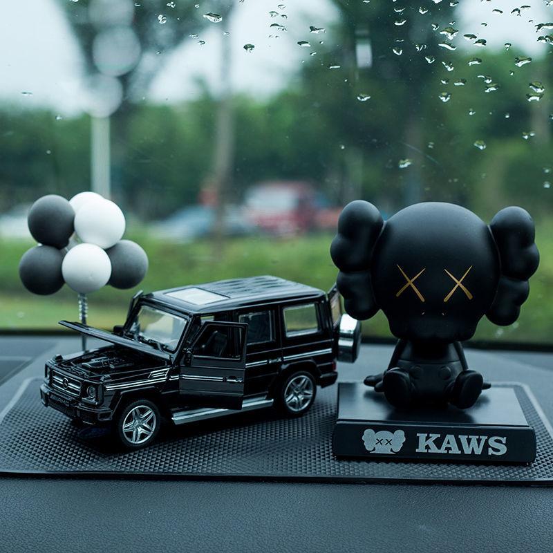Product Introduction of Hiasan Kereta, Anak Patung Kepala Bobble Animasi Kartun Pejabat Tangan, Untuk Lelaki, Hiasan Papan Pemuka Dalaman Kereta, dengan Minyak Wangi dan Aromaterapi 5