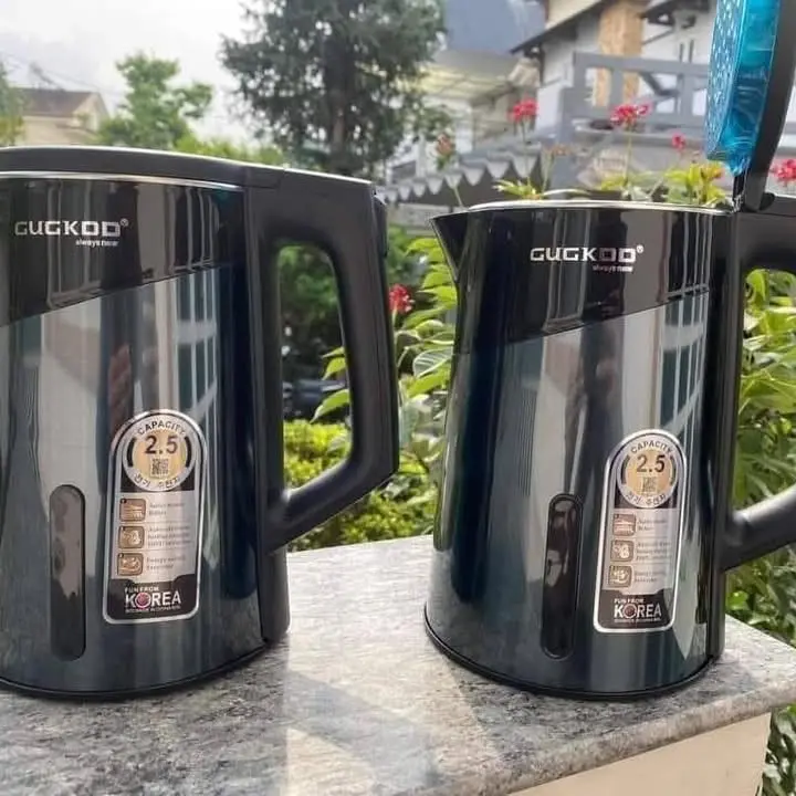 Ấm Siêu Tốc CU/C.KOO GD 2.5L️ #125k/c E về nhé khách ơi- hàng thương hiệu giá siêu bình dân  ẤM SIÊU SIÊU BỀN   Dung tích 2,5 lít quá to luôn ạ.   Ấm 2 lớp cách nhiệt. , kiểu dáng, màu sắc cũng đẹp ko tì vết luôn ạ!
