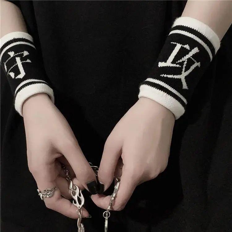 Product Introduction of Dây Đeo Cổ Tay, Phong Cách Tối Màu, Thiết Kế Tấn Công Và Phòng Vệ, Unisex, Che Sẹo Ngầu Thích Hợp Cho Cầu Lông Và Bóng Rổ, Dây Đeo Cổ Tay Thấm Hút Mồ Hôi, Đồ Bảo Hộ Thể Thao, Bảo Vệ Ngoài Trời, Dụng Cụ Bảo Vệ Cổ Tay Thể Thao 6