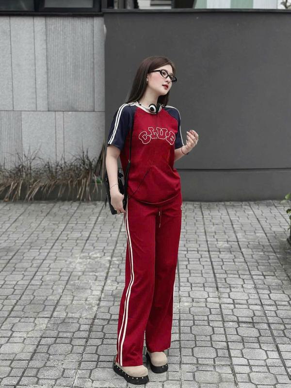 Set Bộ Phối Màu Chạy Sọc Nổi in chữ CLUB  chất cotton cổ bo dệt quần cạp chun co giãn có dây rút có túi phong cách thể thao năng động 2025 top 5