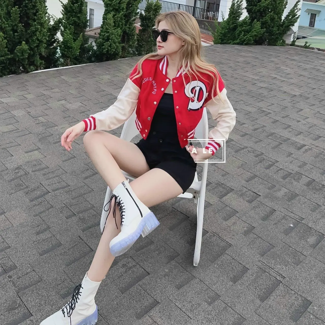Áo Khoác Nỉ Nữ Dáng Croptop Nút Bấm Phong Cách Trẻ Trung Cá Tính