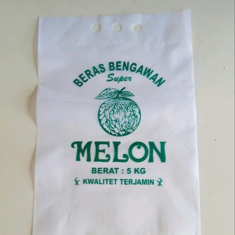 50 pcs plastik beras 5kg  dgn tentengan gambar melon dan rajalele (isi 50pcs) 4