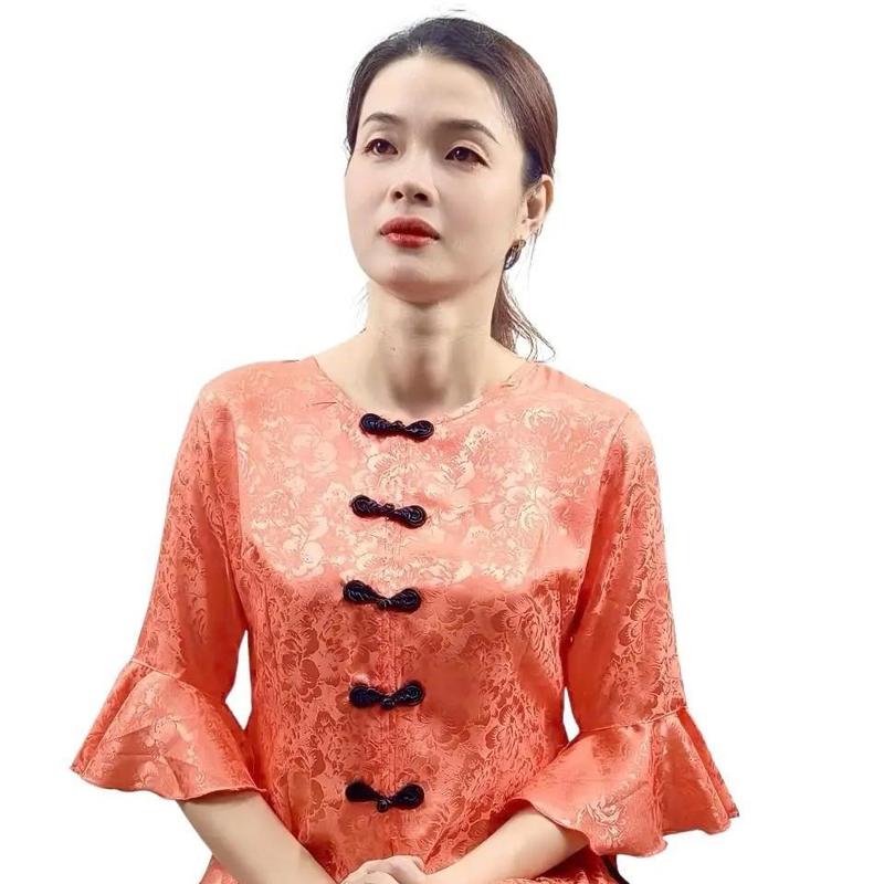 Product Introduction of SÉT ÁO LẺ,QUẦN LẺ  BÀ BA TAY LOE NÚT TÀU, CHẤT LIỆU GẤM 2 DA,QUẦN PLANTIN, QUẦN BẢN LƯNG PHÍA SAU, KẾT HỢP TÚI TRONG, PHONG CÁCH LỊCH LÃM SANG TRỌNG, TẶNG KÈM 1 CỘT TÓC XINH Nữ Women 2