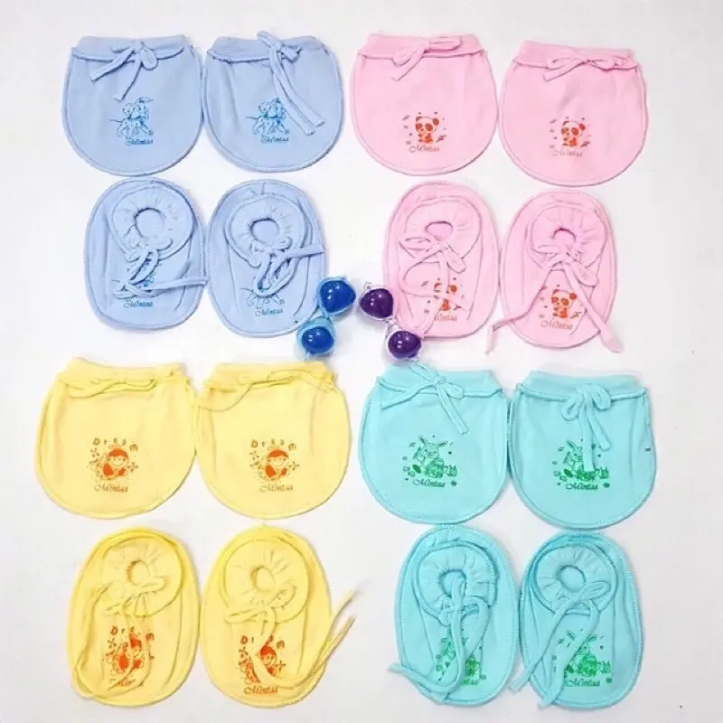 Set 1 bộ bao chân , 1 bộ  bao tay buộc dây cho bé sơ sinh