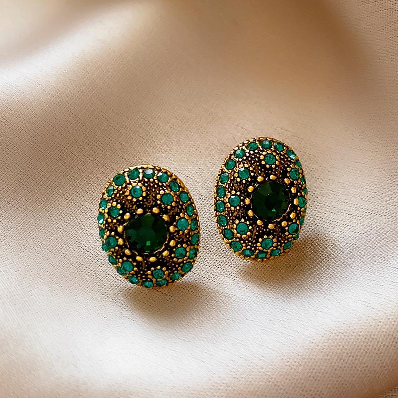 Product Introduction of Silver Needle Emerald Inlaid Diamond Oval Stud Earrings French Retro Design Sense Earrings Elegant Light Luxury Palace Style Earrings for Women 3