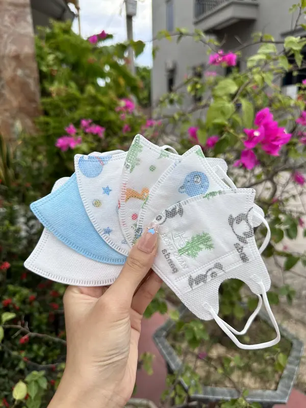 Combo 300 chiếc khẩu trang trẻ em Hồng Quân 4