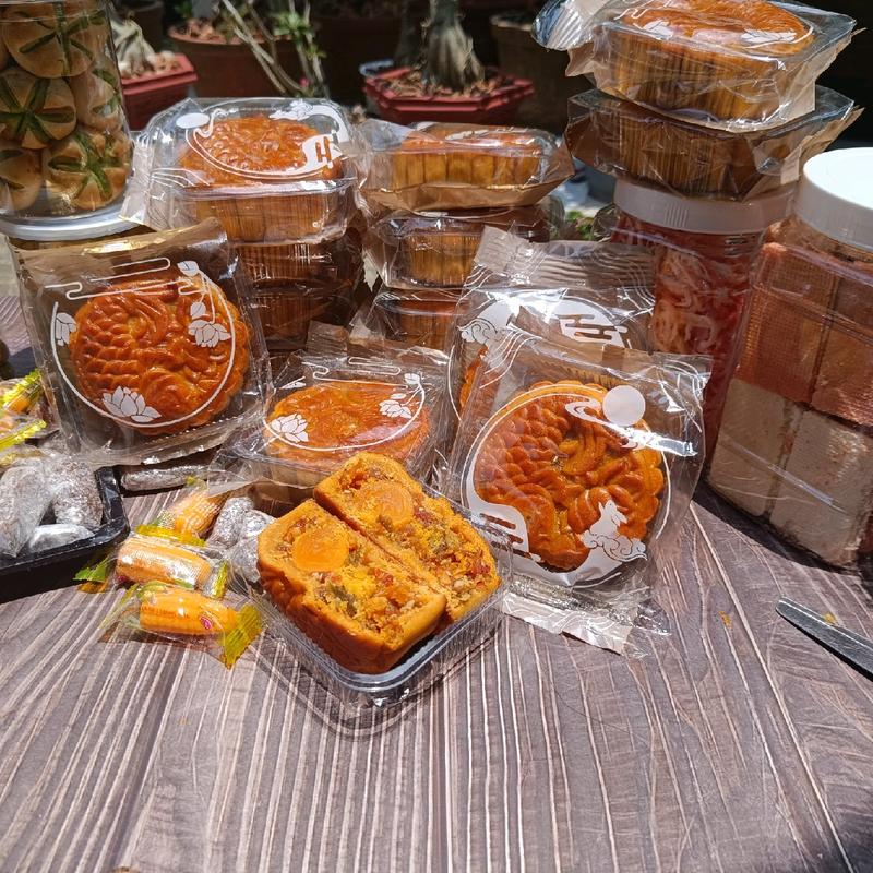 Hoa Nắng Homemade- Bánh trung thu thập cẩm gà quay healthy 2 trứng muối 220g Lượng đường thấp 8