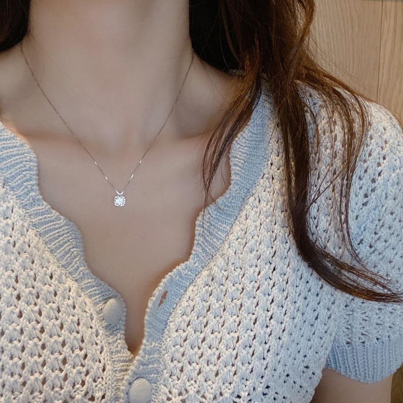 Product Introduction of Gold Live 18K top gifter Jewelry Fashion Wedding Gold Plated Small Square Diamond Flash Diamond Clavicle Necklace Pendant 7
